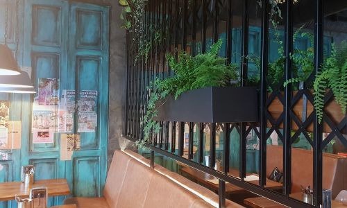 Kraty nożycowe w  Molam Thai Canteen & Bar – Kraków, ul. Rajska 3